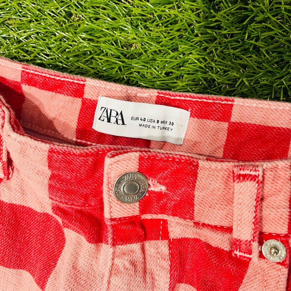 Zara Pink Checkered Jeans Eye-Catching Design